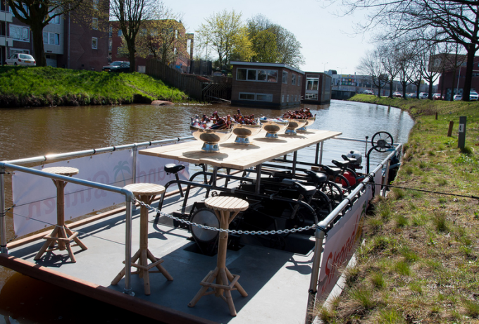 Partyboot / Groepswaterfiets huren in Breda, Noord-Brabant